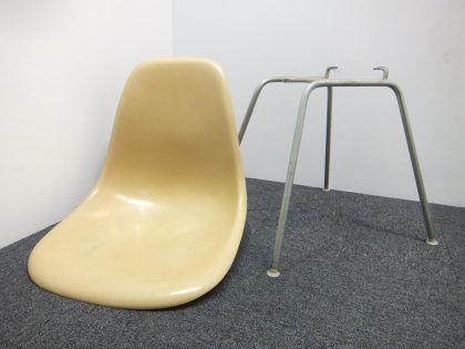 Herman Miller ハーマンミラー SHELL CHAIR イームズ シェルチェア ヴィンテージ ベージュ系 Hベース グラスファイバー　10000